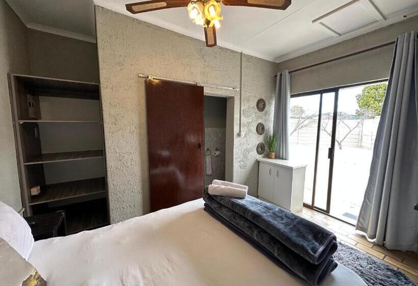 פנסיון Favour Guest House