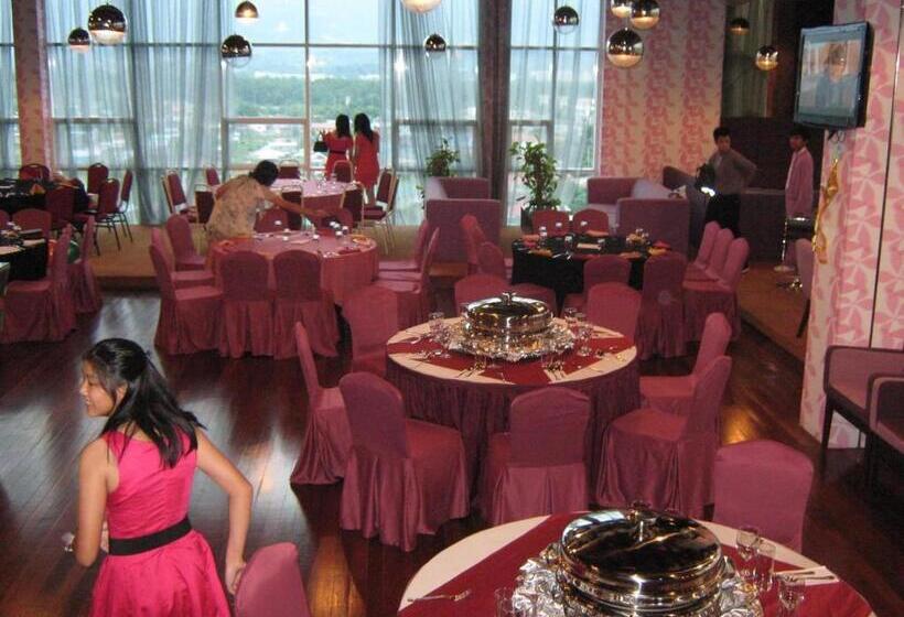 Courtyard Hotel @ 1borneo