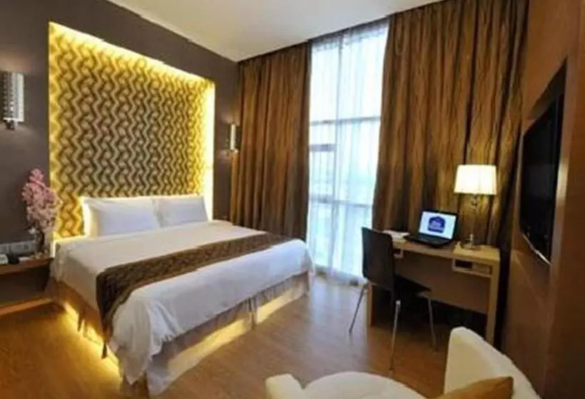 Courtyard Hotel @ 1borneo