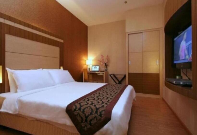 Courtyard Hotel @ 1borneo