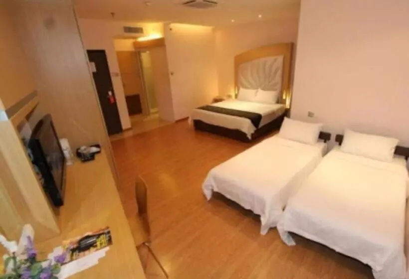 Courtyard Hotel @ 1borneo