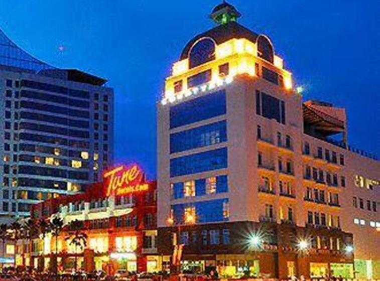 Courtyard Hotel @ 1borneo