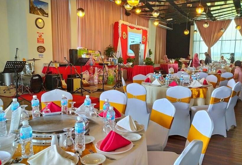 Courtyard Hotel @ 1borneo