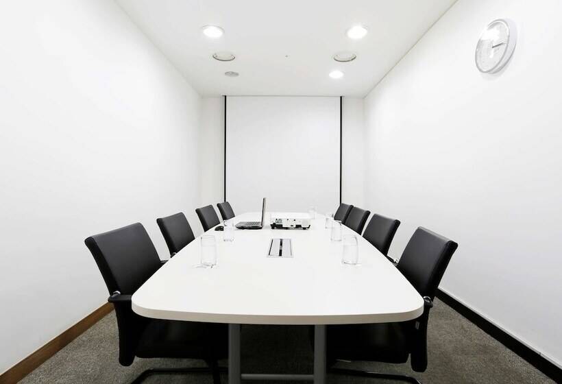 בית מלון כפרי Grand Mercure Ambassador Changwon