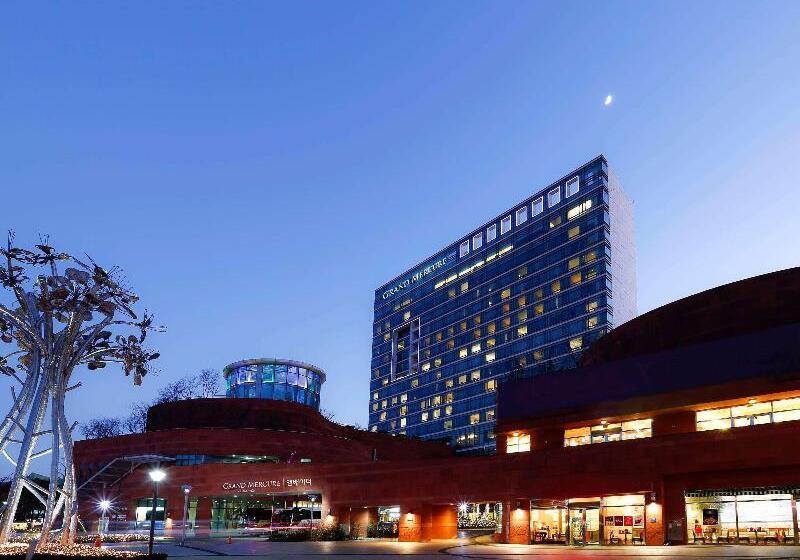 בית מלון כפרי Grand Mercure Ambassador Changwon