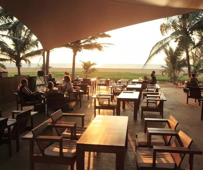 هتل Jetwing Beach