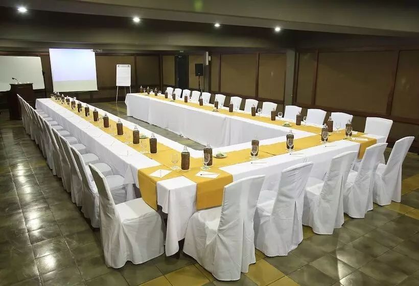 هتل Jetwing Beach