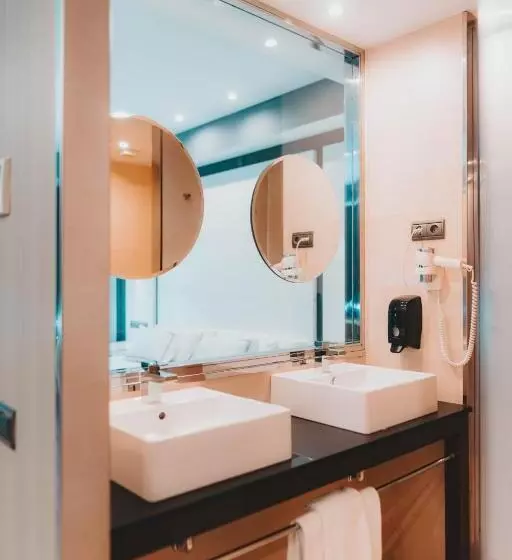 فندق Malaga Nostrum Airport