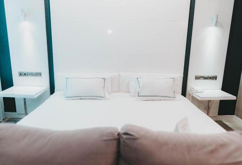 فندق Malaga Nostrum Airport