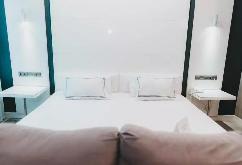 فندق Malaga Nostrum Airport