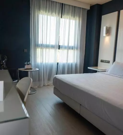 فندق Malaga Nostrum Airport