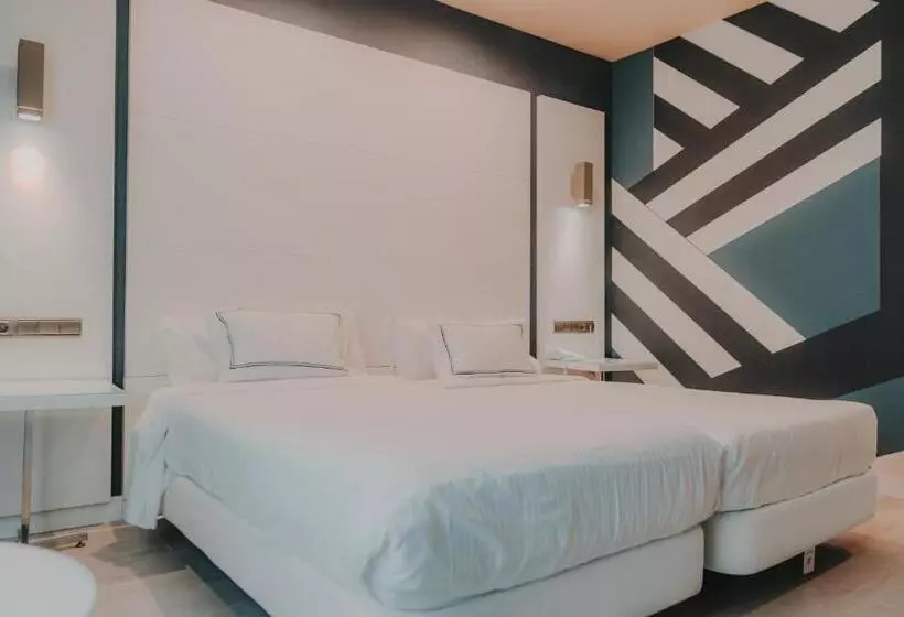 فندق Malaga Nostrum Airport