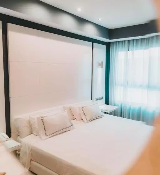 فندق Malaga Nostrum Airport