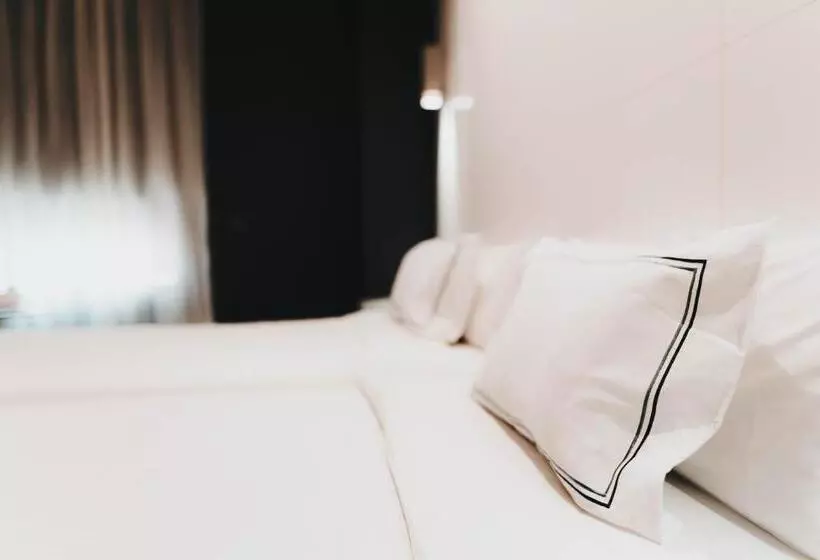 فندق Malaga Nostrum Airport