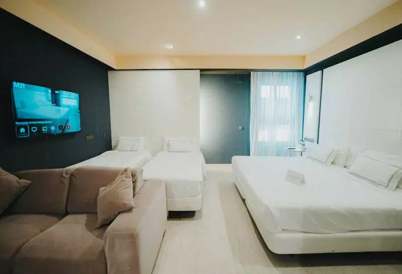 فندق Malaga Nostrum Airport