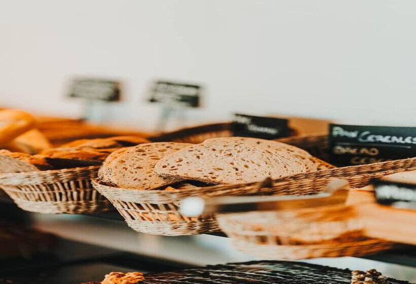 فندق Malaga Nostrum Airport