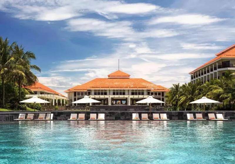 酒店 Pullman Danang Beach Resort