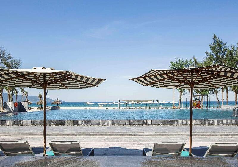 هتل Pullman Danang Beach Resort