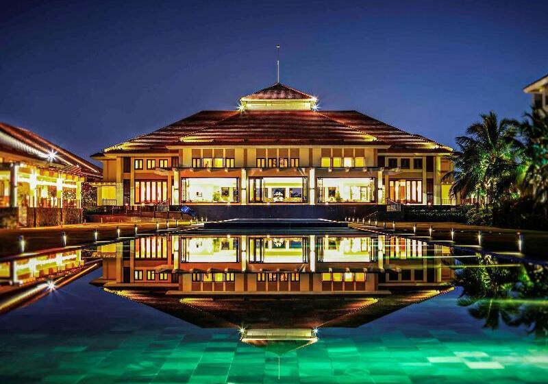 هتل Pullman Danang Beach Resort