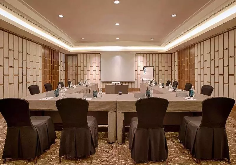 酒店 Pullman Danang Beach Resort