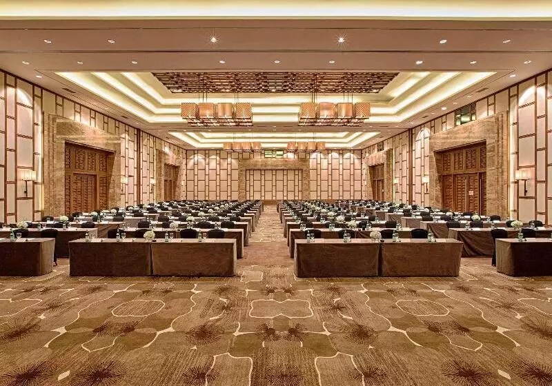 酒店 Pullman Danang Beach Resort