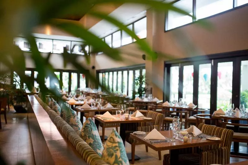 酒店 Pullman Danang Beach Resort