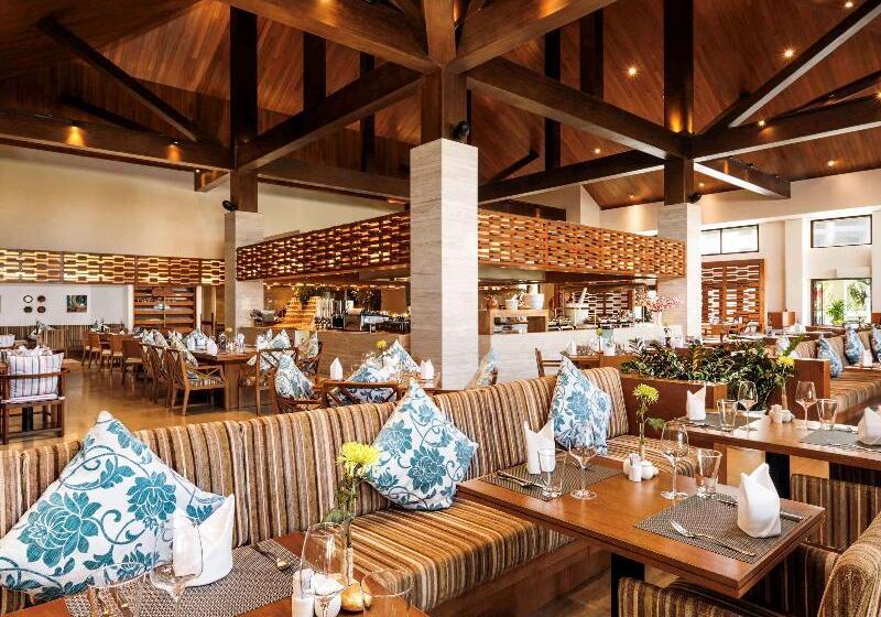 هتل Pullman Danang Beach Resort