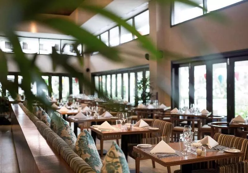 酒店 Pullman Danang Beach Resort