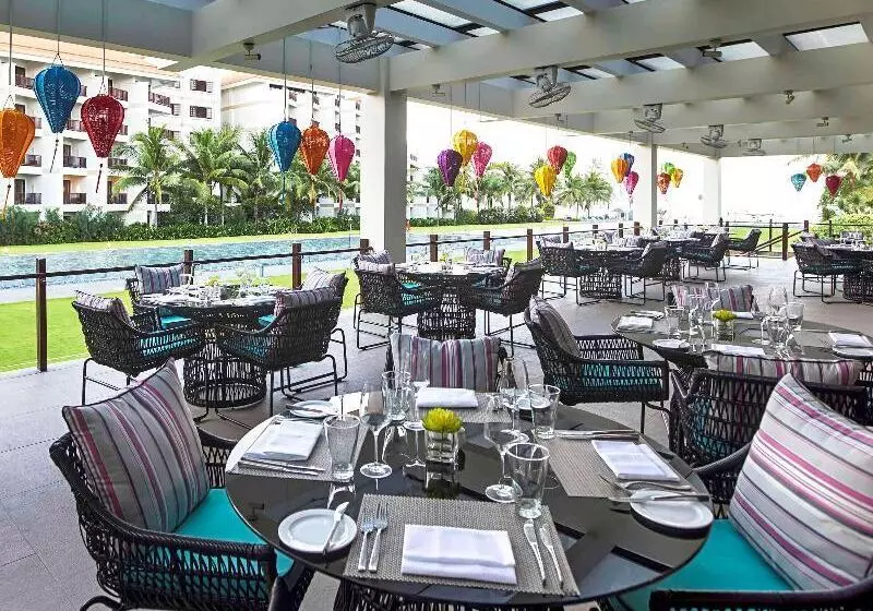 酒店 Pullman Danang Beach Resort