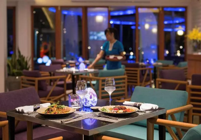 酒店 Pullman Danang Beach Resort