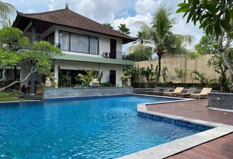 酒店 Putri Ayu Cottages