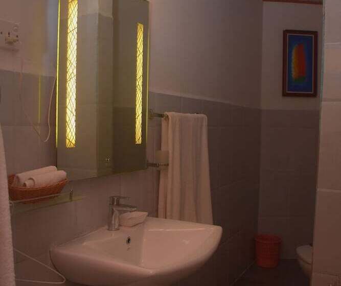 ホテル Ratnaloka Tour Inn