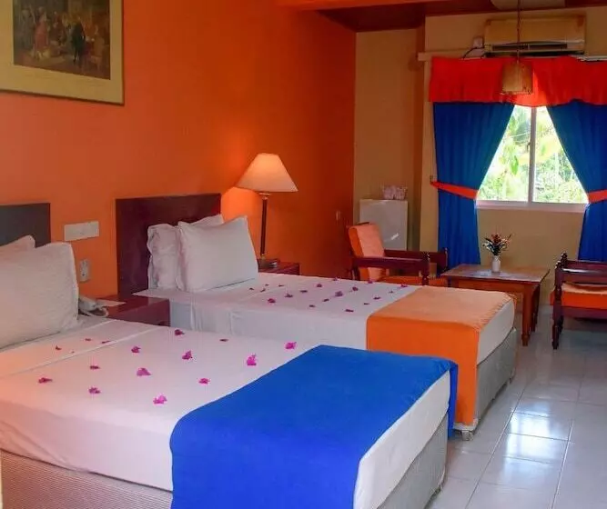 Отель Ratnaloka Tour Inn