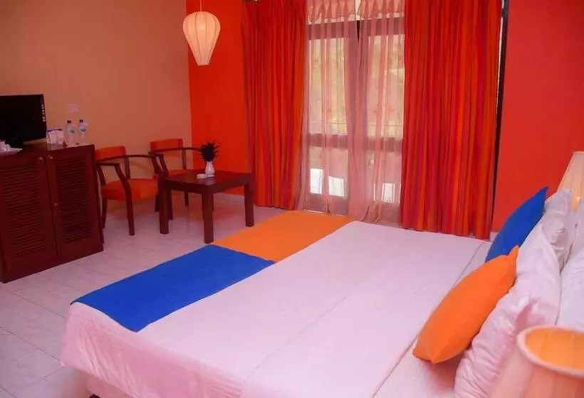 Отель Ratnaloka Tour Inn