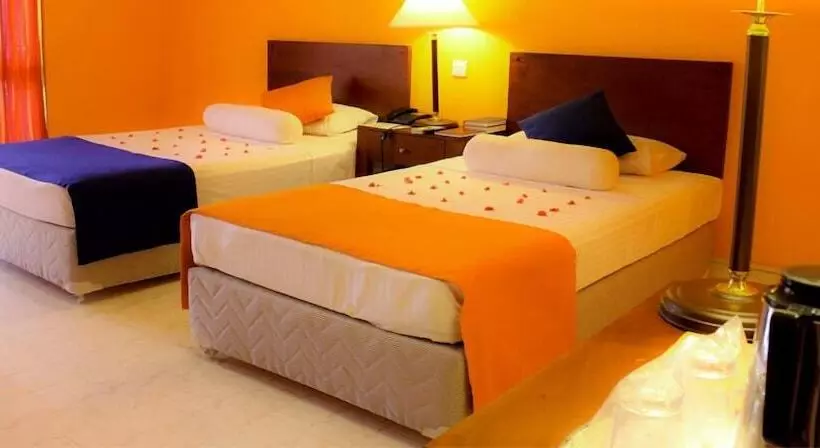 Отель Ratnaloka Tour Inn