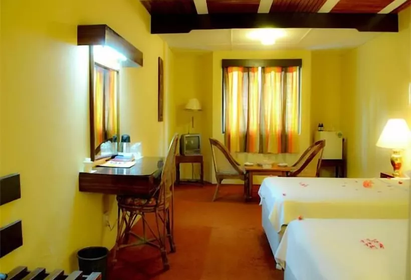 Отель Ratnaloka Tour Inn