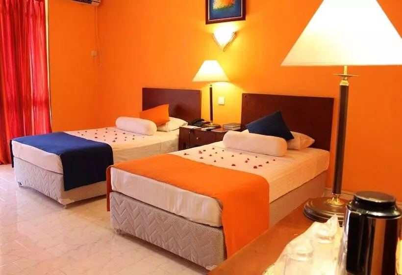 Отель Ratnaloka Tour Inn