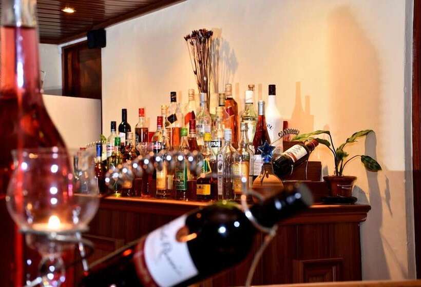 ホテル Ratnaloka Tour Inn