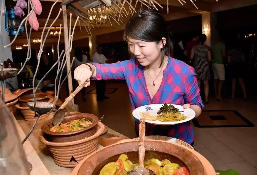 Отель Ratnaloka Tour Inn