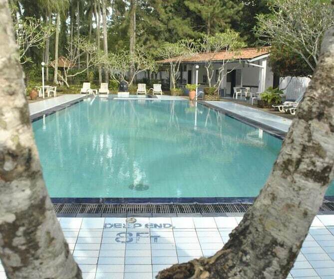 ホテル Ratnaloka Tour Inn