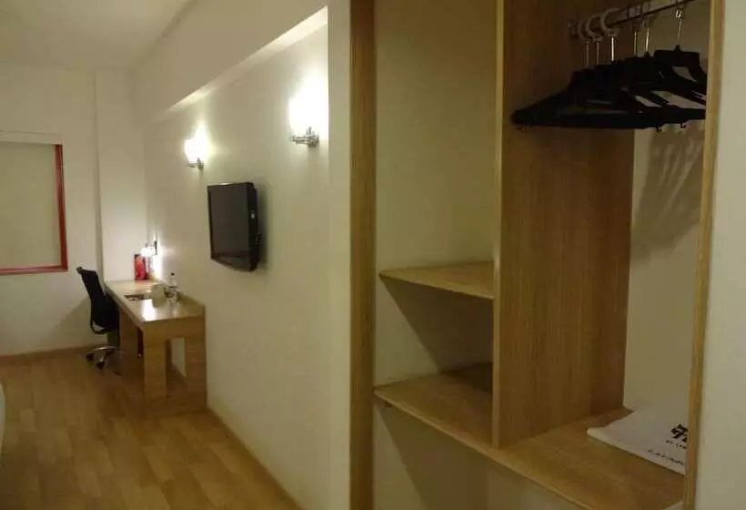 Red Fox By Lemon Tree Hotels, Hyderabad