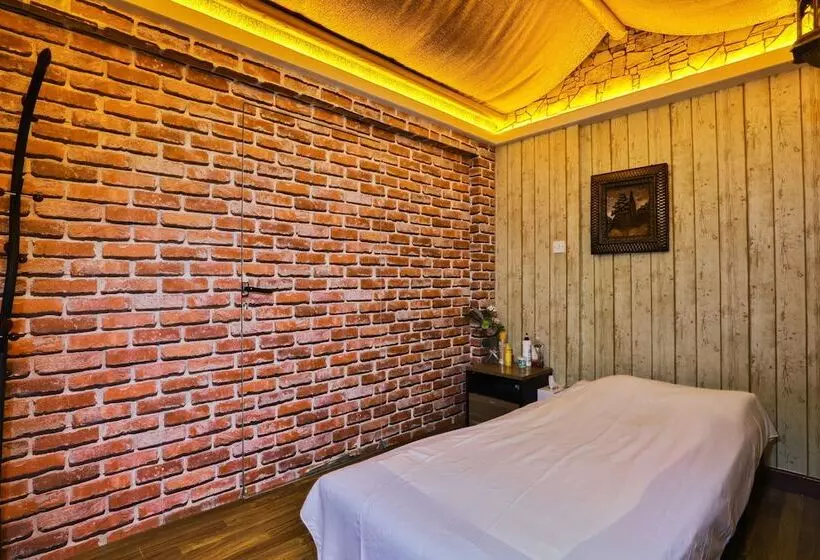 Hotel Sun and Sands Downtown