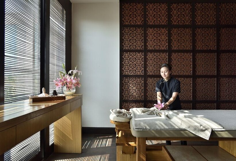 Taj Hotel & Convention Centre, Agra