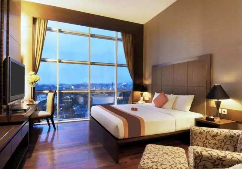 Отель The Luxton Bandung