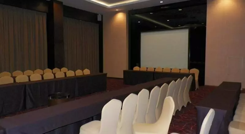 Отель The Luxton Bandung