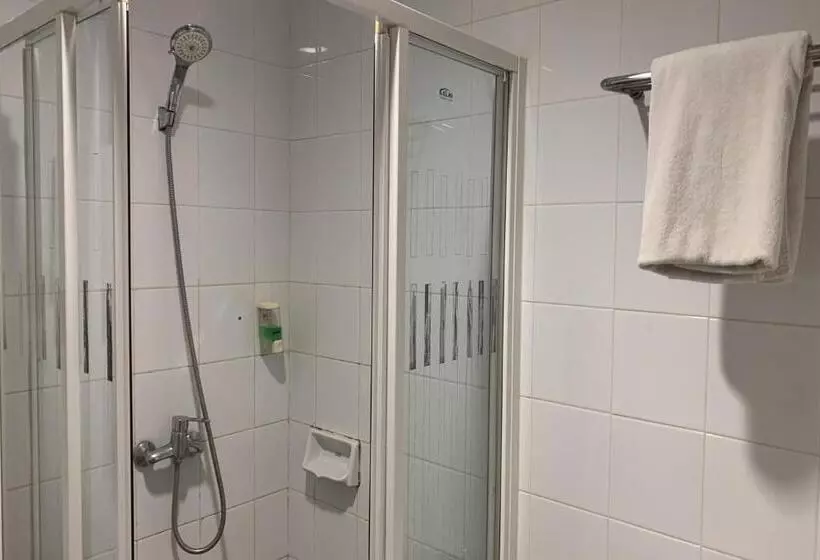 בית מלון כפרי Glodok Plaza