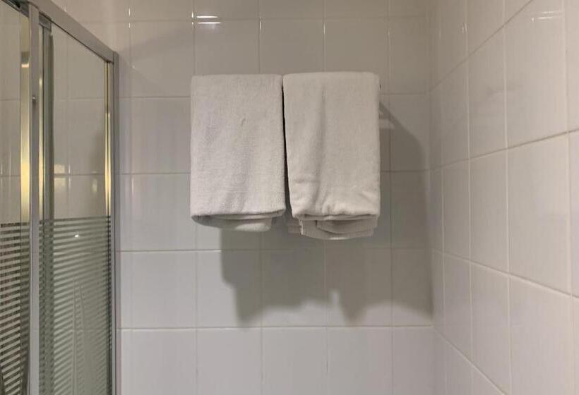 בית מלון כפרי Glodok Plaza