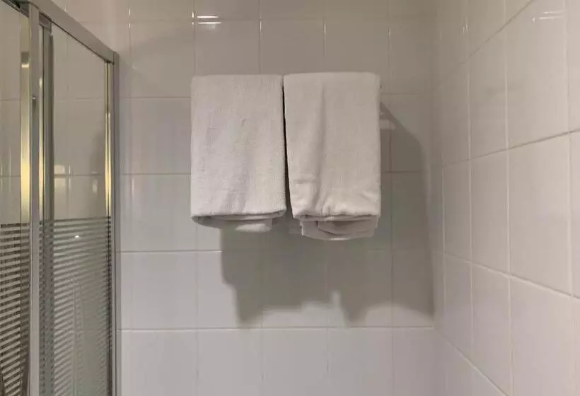 בית מלון כפרי Glodok Plaza