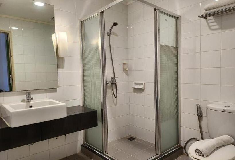 בית מלון כפרי Glodok Plaza