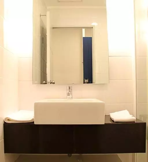 בית מלון כפרי Glodok Plaza